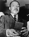 File:Martin Luther King Jr with medallion NYWTS.jpg - Wikimedia Commons