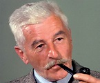 William Faulkner Biography - Childhood, Life Achievements & Timeline