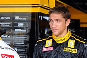 Vitaly Petrov no puede hablar, pero habla y mal de su equipo, MotorMario