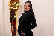 Vanessa Hudgens Reveals Pregnancy At Oscars - 89.7 Bay