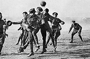 La partita di Natale: quando il calcio sconfisse la Grande Guerra ...