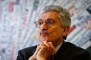 Massimo D'Alema, dove si è rifugiato mentre l'Italia era nel caos ...