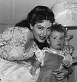 Ava with Van Heflin’s daughter | Ava gardner, Classic hollywood, Old ...