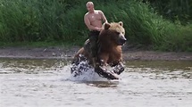 Putin montando un oso 🐻 100% real 😘 - YouTube
