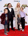 Jack Black con su hijo Samuel Black junto a Kate Hudson y sus hijos en el estreno de 'Kung Fu ...