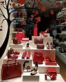 На изображении может находиться: обувь Boutique Interior, Showroom ...
