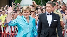 Angela Merkel privat: Liegt die Kanzlerin auch mal faul auf dem Sofa ...