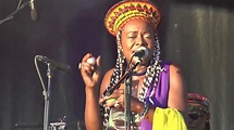 Sally Nyolo in Concert beim Open Air Festival Village 2018 in Frankfurt ...