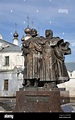 = Monumento a Pedro y a Fevronia contra Domos del Catedral de la ...