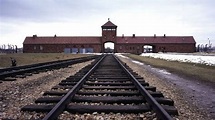 Poland-Russia row sours Auschwitz commemoration - BBC News