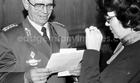 GDR photo archive: Karlshagen - Signing of the contract agreement ...
