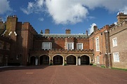 St James's palace in London - St James's Palace - Wikipedia | St james ...