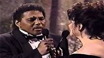 Linda Ronstadt feat. Aaron Neville - Don't know much ( live ) - YouTube