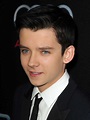 Asa Butterfield biography, age, height, net worth, girlfriend 2024 ...