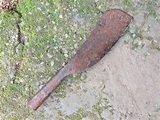 Un viejo machete oxidado sobre fondo aislado | Foto Premium
