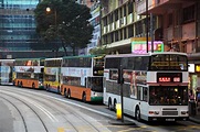 奪門飛出！港公車轉彎 乘客遭甩出車外│離奇│車禍│拋出│TVBS新聞網