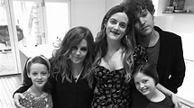 Süß! Lisa Marie Presley teilt Foto von ihren vier Kindern | Promiflash.de