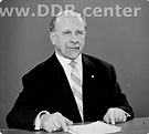 Walter Ulbricht Vorsitzender des Staatsrates der DDR, bei der ...