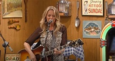 Deana Carter sings "Strawberry Wine" - Country Road TV