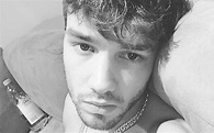 Liam Payne strips off in the bedroom