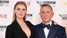 Daniel Craig & Daughter Ella At ‘Glass Onion’ Premiere: Photo ...