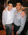 Zayn with his dad Yaser. :) One Direction Lockscreen, One Direction ...