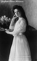 Fotografia formal da Grã-duquesa Tatiana Nikolaevna, 1910. | Tatiana ...