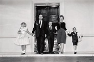 Alfred Bloomingdale and family, Los Angeles. 1960. : r/TheWayWeWere