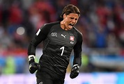 Yann Sommer - Renate Crittenden