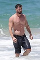 Chris Hemsworth Shirtless in Australia Pictures Oct. 2017 | POPSUGAR ...