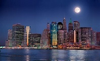 Mond über Manhattan Foto & Bild | architektur, architektur bei nacht ...