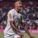 Emprestado pelo Fluminense, Alexandre Jesus marca seu primeiro gol com ...