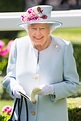Biógrafo diz que rainha Elizabeth deve abdicar ao trono em 2021 - Vogue ...