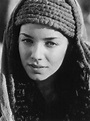 Mili Avital as Sha'uri - Stargate - 1994 | Stargate, Stargate movie ...