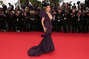 Salma Hayek impacta en Cannes 2023 con un vestido de Alexander McQueen ...