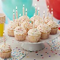 Receta de cupcakes de cumpleaños de vainilla | Wilton en Español ...