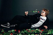 Lewis Capaldi Hold Me While You Wait Wallpapers - Wallpaper Cave