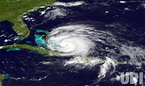 Photo: Hurricane Irene strengthens near Bahamas, heads toward U.S. East ...
