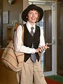 Stylish film-inspired Halloween costume idea: Diane Keaton in Annie ...