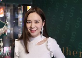 TVB前女星演尽过百角色，被迫离巢不甘心：好钟意演戏_腾讯新闻