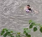 廣東清遠：女童落水 一男子從8米高河堤縱身躍下救起 - 新浪香港