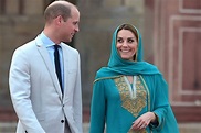 Royal couple Prince William, wife Kate visit iconic Badshahi Mosque in ...