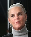 Ali MacGraw Retired in a Town Where People Respect Her Privacy while ...