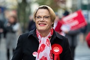 Eddie Izzard Considers Herself Gender Fluid — Glimpse into the Comedian ...