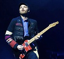 Jonny Buckland (Coldplay) on a Fender Thinline Telecaster during Viva ...