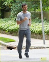Justin Theroux Was Embarrassed by Attention from Sweatpants Photo ...