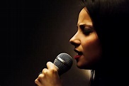 Domingo Show: Nina Rodrigues se apresenta hoje em Copacabana - Em Neon ...