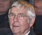 Tom Courtenay Biography - Facts, Childhood, Family Life & Achievements