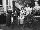 Woodrow And Ellen Wilson With Their Three Daughters History (24 x 18 ...