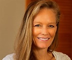 Suzy Amis Biography - Facts, Childhood, Family Life & Achievements of ...